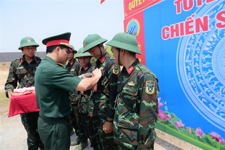 “Hoa bắn giỏi” trên thao trường Tháng Tư