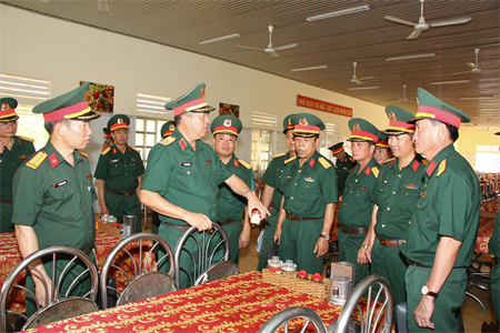 Tổng cục Hậu cần kiểm tra công tác hậu cần tại Trung đoàn Gia Định