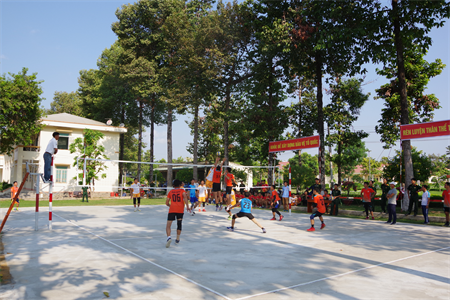 Khai mạc giải thi đấu bóng đá, bóng chuyền Cụm 4 LLVT Quân khu 7