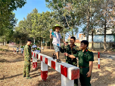 Bộ CHQS tỉnh Bình Dương: Sôi nổi chương trình trải nghiệm “Em học làm chiến sĩ Quân đội Nhân dân Việt Nam”