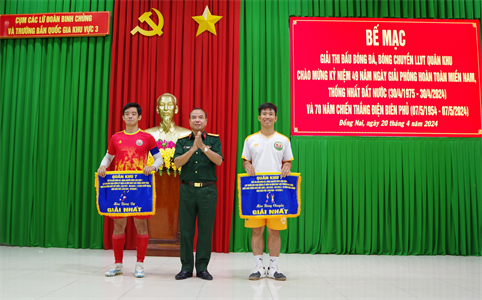 Bế mạc giải thi đấu bóng đá, bóng chuyền Cụm 4 LLVT Quân khu