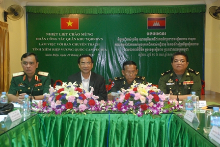 Bộ Tư lệnh Quân khu 7: Thăm, làm việc với Bộ  Tư lệnh Quân khu 4, Quân đội Hoàng gia Campuchia