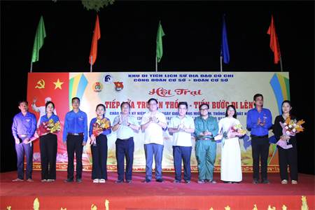 Hội trại “Tiếp lửa truyền thống, tiến bước đi lên”
