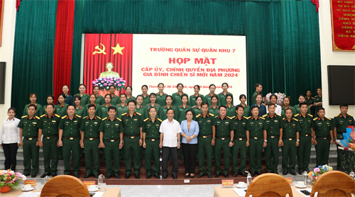 Tăng cường gắn kết giữa Nhà trường với đơn vị địa phương, gia đình chiến sĩ mới