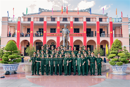 Đoàn các tổ chức quần chúng Cục Chính trị Quân khu và Bộ CHQS tỉnh Bà Rịa – Vũng Tàu tham quan Bến Nhà Rồng