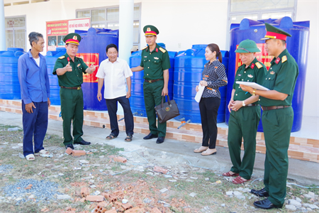 Thắm tình quân - dân mùa nắng hạn