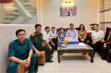 Quận 3 phối hợp thăm, khám bệnh, tặng quà các đối tượng chính sách nhân dịp kỷ niệm 49 năm Ngày Giải phóng miền Nam, thống nhất đất nước