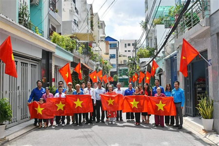 TPHCM rực rỡ “Đường cờ Tổ quốc” mừng Ngày Giải phóng miền Nam, thống nhất đất nước