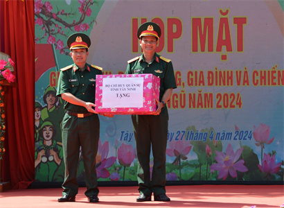 Trung đoàn 174 họp mặt đơn vị, địa phương và gia đình chiến sĩ mới