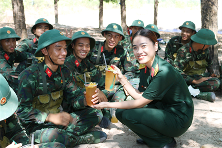 Hội phụ nữ Bộ CHQS tỉnh Bình Dương “Tiếp sức mùa huấn luyện”
