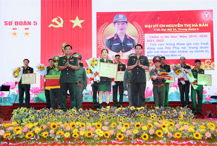 Sư đoàn 5 nhân lên những tập thể, cá nhân điển hình tiên tiến trong vườn hoa Thi đua Quyết thắng