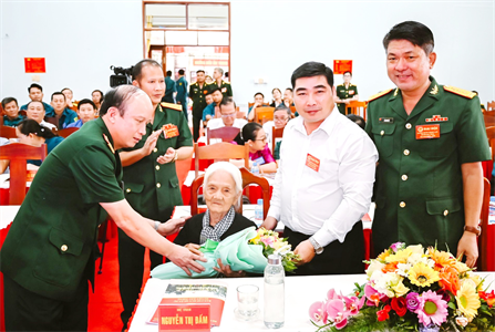 12 tập thể và 20 cá nhân được tuyên dương tại Đại hội Thi đua Quyết thắng LLVT huyện Dầu Tiếng