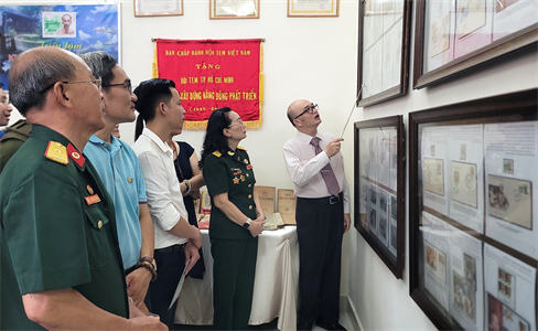 Triển lãm bộ sưu tập team bưu chính về Bác Hồ