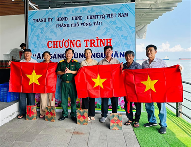 Lãnh đạo thành phố Vũng Tàu “Ăn sáng cùng ngư dân”