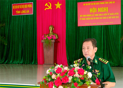 Bộ đội Biên phòng Long An rút kinh nghiệm xây dựng đơn vị điểm về huấn luyện kỹ thuật chiến đấu bộ binh cho chiến sĩ mới
