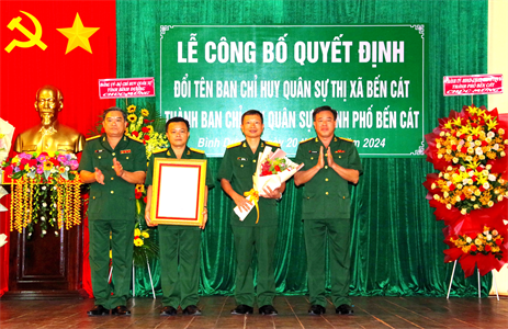 Công bố quyết định đổi tên Ban CHQS thành phố Bến Cát