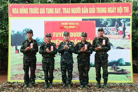 Chiến sĩ mới tự tin kiểm tra “3 tiếng nổ”