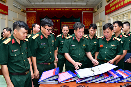 Cục Chính trị Quân khu 7 kiểm tra, nắm tình hình CTĐ, CTCT tại Xưởng OX1