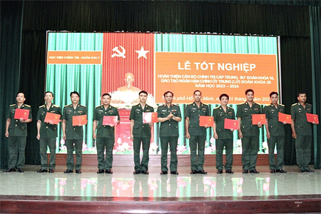 Quân khu 7 - Học viện Chính trị: Phối hợp bế giảng các khóa đào tạo cán bộ chính trị
