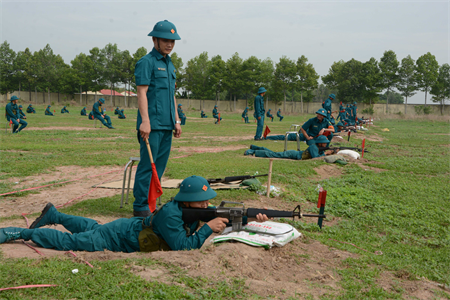 Chiến sĩ "sao vuông" sát hạch bắn đạn thật