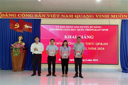 Huyện Bù Đăng: 80 học viên tham gia lớp bồi dưỡng kiến thức quốc phòng, an ninh cho đối tượng 4 năm 2024
