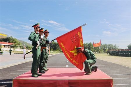 Trung đoàn Minh Đạm tuyên thệ chiến sĩ mới năm 2024