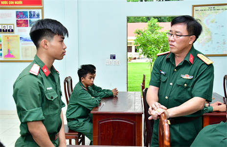 Đại tá Thái Thành Đức kiểm tra công tác Đảng, công tác chính trị Lữ đoàn 25