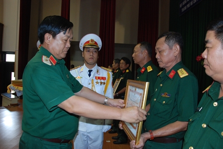 Thành phố Hồ Chí Minh: Tổng kết, trao thưởng công tác tuyển quân năm 2017