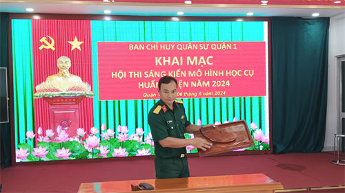 Ban Chỉ huy Quân sự Quận 1 khai mạc hội thi sáng kiến mô hình học cụ huấn luyện năm 2024