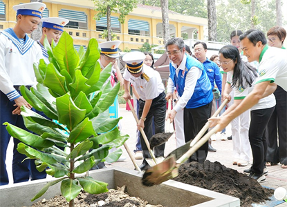 TPHCM trồng cây bàng vuông Trường Sa tại Trường THCS Hồng Bàng
