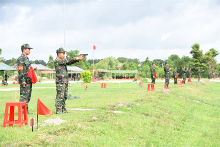 Quân khu 7 khai mạc hội thao bắn súng quân dụng bộ đội chủ lực và dân quân tự vệ