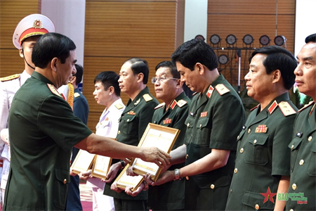 Đại tướng Phan Văn Giang: Có sáng tạo, tuổi trẻ Quân đội mới có thể phát triển công nghiệp quốc phòng, ứng dụng khoa học công nghệ vào thực tiễn huấn luyện, sẵn sàng chiến đấu