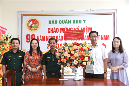 Các cơ quan, đơn vị thăm, chúc mừng Báo Quân khu 7 nhân kỷ niệm 99 năm Ngày Báo chí Cách mạng Việt Nam