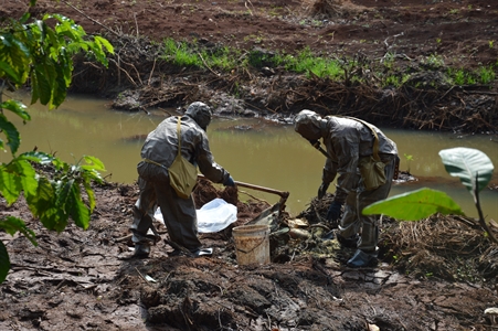 Lực lượng phòng hóa Bộ CHQS tỉnh Bình Phước: thu gom và xử lý an toàn một thùng chất độc CS
