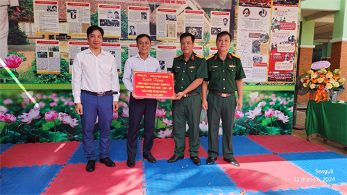 Quận 3 bàn giao công trình “LLVT Quận 3 chung tay xây dựng Trường học xanh - sạch - đẹp - thân thiện với môi trường”