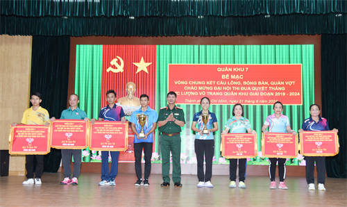 Bế mạc vòng chung kết môn Cầu lông, Bóng bàn, Quần vợt