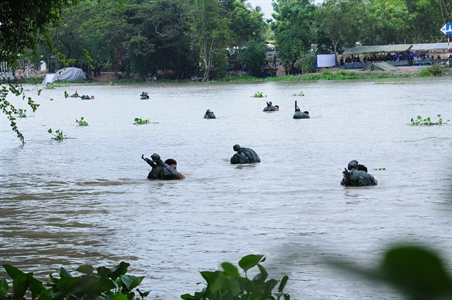 Sư đoàn 5 thực hành huấn luyện vượt sông