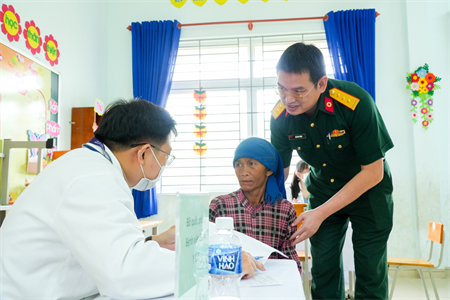 Nghĩa tình của thầy thuốc Quân y tại Bình Thuận
