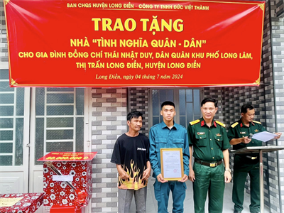 Ban CHQS huyện Long Điền trao tặng “Nhà tình nghĩa quân - dân”