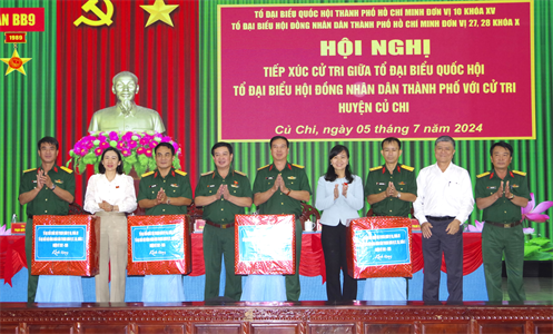 Đại biểu Quốc hội và Hội đồng Nhân dân TPHCM tiếp xúc cử tri Sư đoàn 9