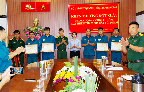 Tỉnh Bình Dương: 4 dân quân được khen thưởng đột xuất trong phối hợp tuần tra, trấn áp tội phạm