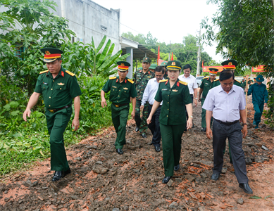 Cục Dân vận khảo sát nắm, tình hình thực hiện hành quân dã ngoại làm công tác dân vận của Sư đoàn 5