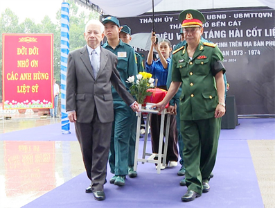 Thành phố Bến Cát truy điệu và an táng hài cốt liệt sĩ