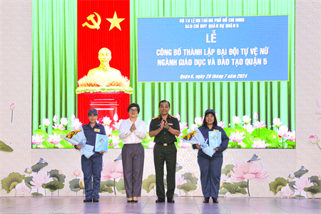 Công bố quyết định thành lập Đại đội tự vệ nữ Ngành Giáo dục và Đào tạo Quận 5, TPHCM