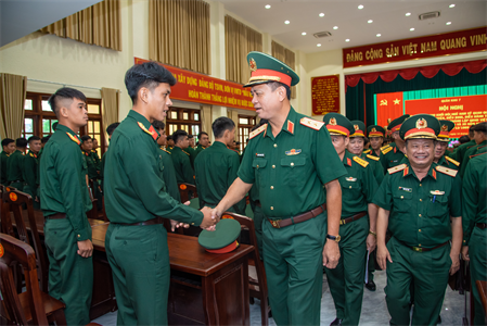 Tư lệnh Quân khu giao nhiệm vụ cho Khối điều lệnh nam sĩ quan