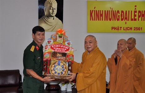 Bộ Tư lệnh TPHCM chúc mừng đại lễ Phật đản