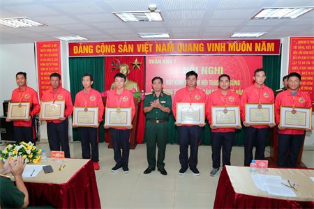 Quân khu 7 rút kinh nghiệm Hội thao bắn súng quân dụng toàn quân và dân quân tự vệ năm 2024