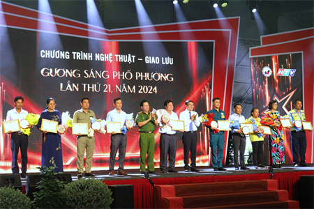 Ban Chuyên đề Công an TPHCM phối hợp tổ chức chương trình tuyên dương Gương sáng phố phường lần thứ 21 năm 2024