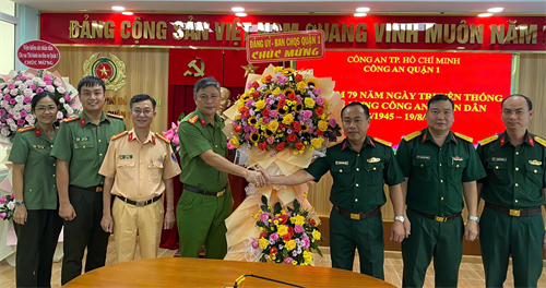 Ban Chỉ huy quân sự Quận 1 thăm, chúc mừng Ngày truyền thống lực lượng Công an nhân dân