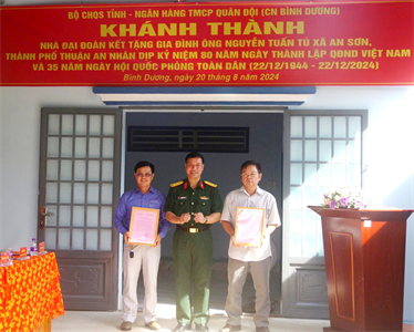 Bộ CHQS tỉnh Bình Dương bàn giao nhà “Đại đoàn kết”